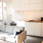 Charming Bright Apartment Near Montparnasse